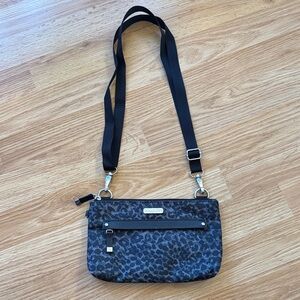 Baggallini All Around Crossbody Mini MM ✨